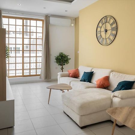 Entire Luxury Sliema Townhouse Steps From Beach Екстериор снимка