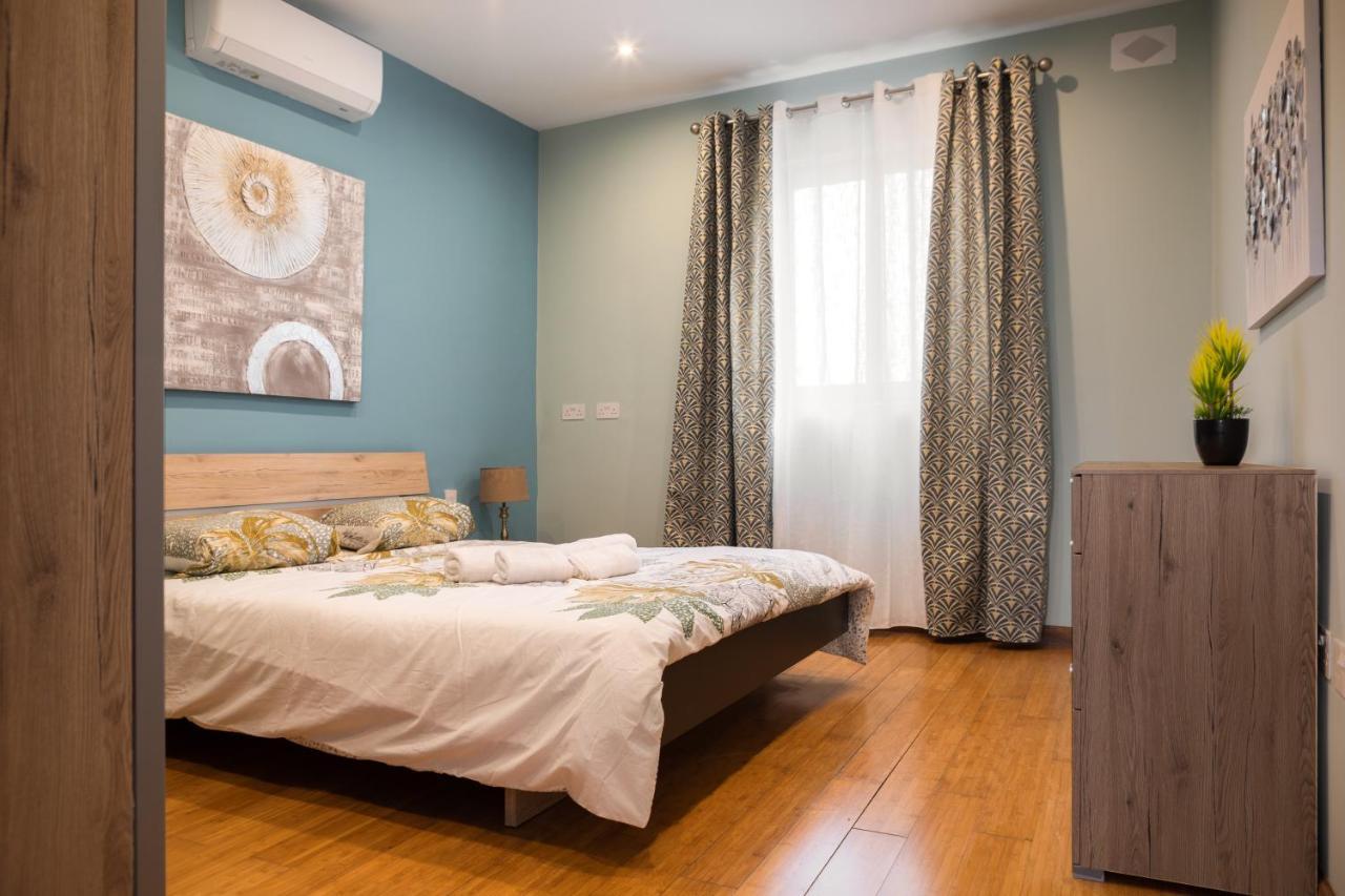 Entire Luxury Sliema Townhouse Steps From Beach Екстериор снимка