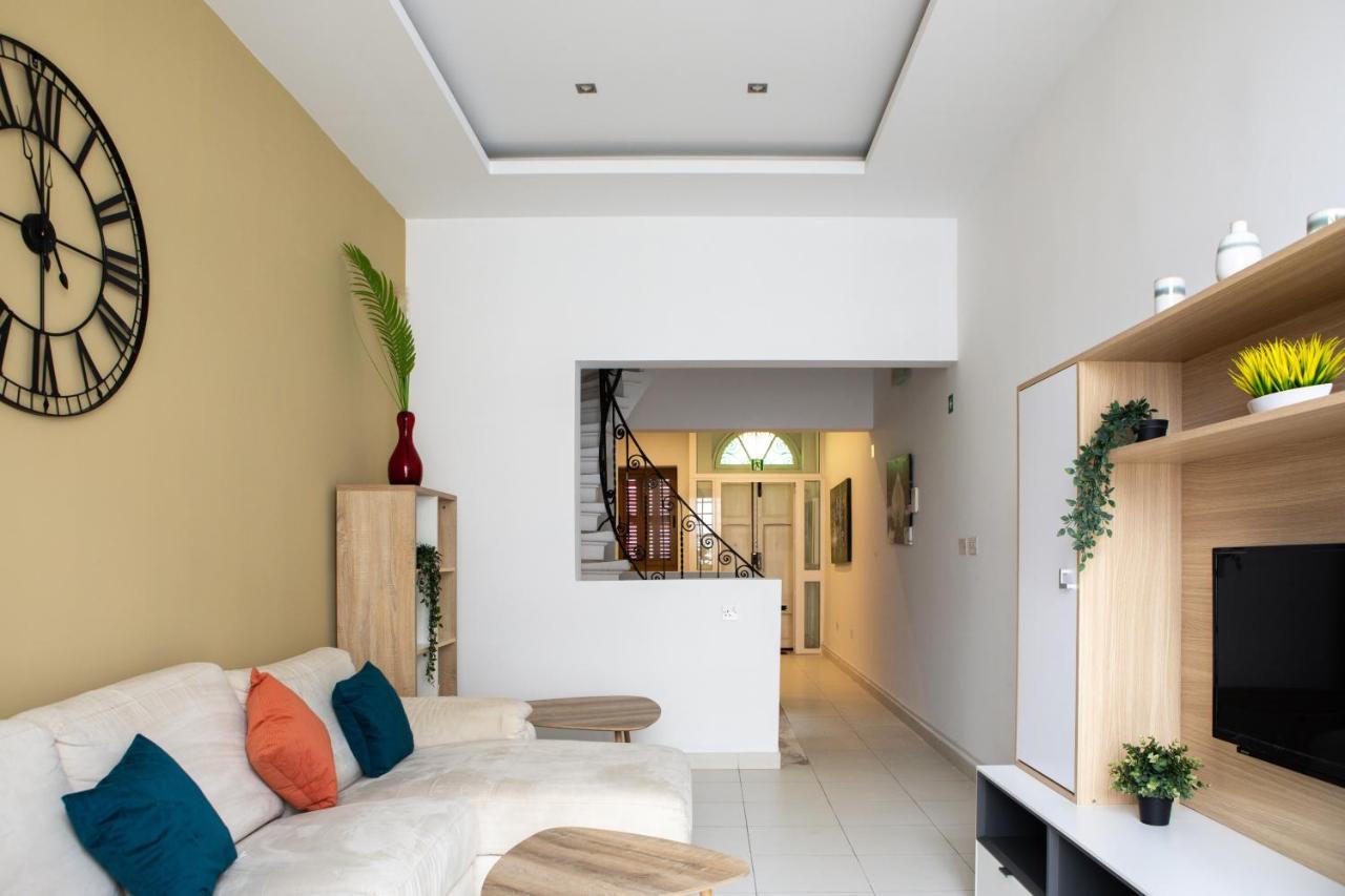Entire Luxury Sliema Townhouse Steps From Beach Екстериор снимка