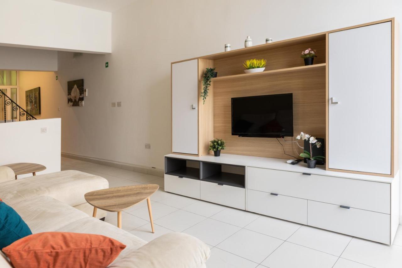 Entire Luxury Sliema Townhouse Steps From Beach Екстериор снимка