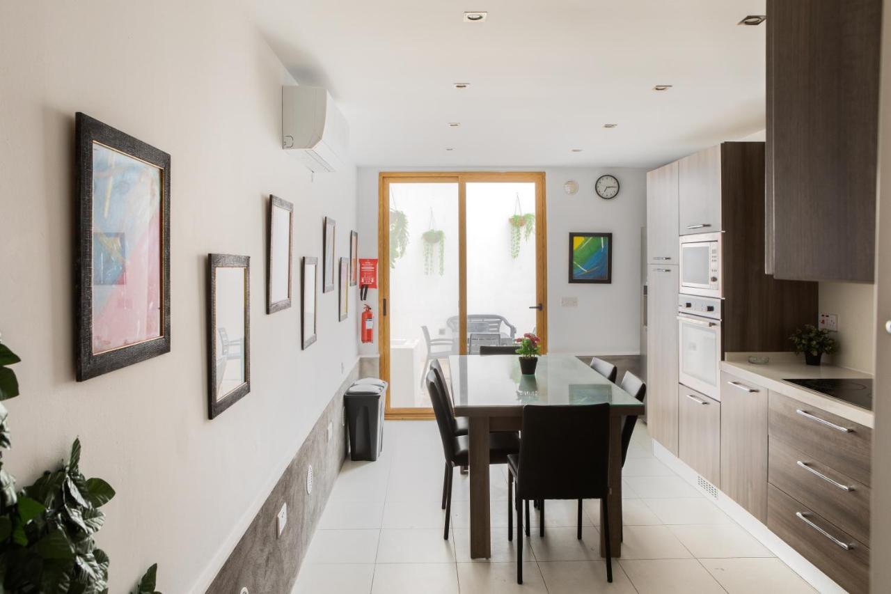 Entire Luxury Sliema Townhouse Steps From Beach Екстериор снимка