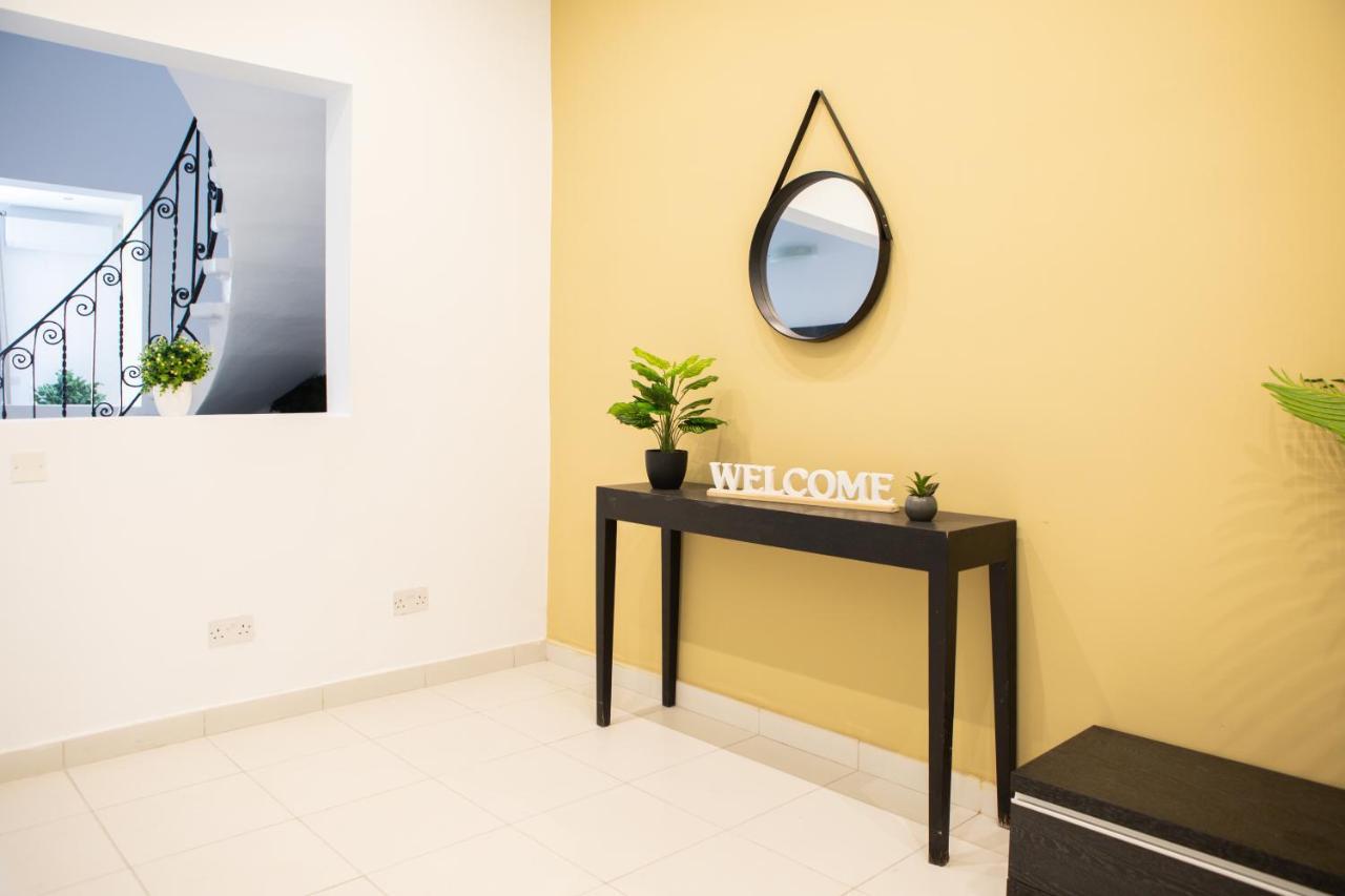 Entire Luxury Sliema Townhouse Steps From Beach Екстериор снимка